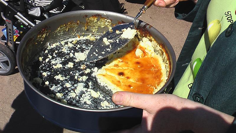 IMGA0422.JPG - Ah jah, der selbstgebackene Quark Kuchen. Lecker!