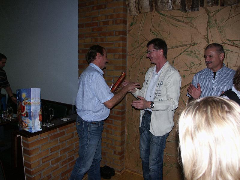 PICT1338.JPG - Auch hier natürlich mit Siegerehrung.